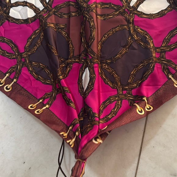 GUCCI SILK BANDANNA SCARF 🧣 MADE IN ITALY TRIANGULAR WITH HORSBIT BUCKLE - Picture 14 of 16
